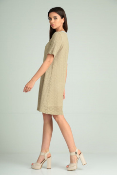 Платье прямое из кружевного трикотажа с брошей Michel chic 2098 бежевый - фото 4