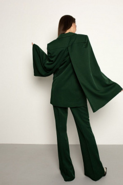Костюм двойка из текстиля с пелериной и клеш брюками с разрезами AURA otd 9116 изумруд - фото 2