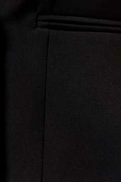 Деловый трикотажный укороченный жакет с пуговицами и вырезом Панда 122030w черный - фото 4