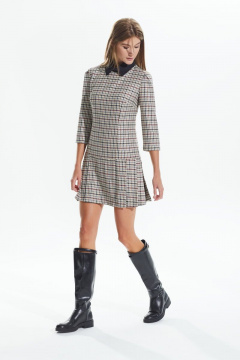 Платье деловое из текстиля с брошей и складками по бедрам DAVA 119В - фото 2