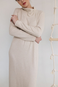 Длинное трикотажное платье в стиле простоты AMORI 9604 молоко - фото 5