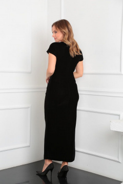 Демисезонное платье из бархата с драпировкой и украшением Lady Line 536 черный - фото 5