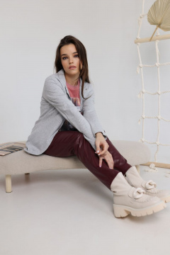 Красные брюки из эко-кожи со спортивным стилем AMORI 5171 вишня - фото 3