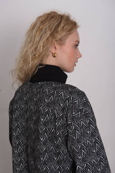 Мультиколор джемпер прямого силуэта с воротником-стойкой Femme & Devur 30677 1.32F(170) - фото 4