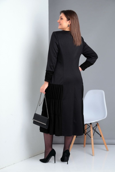 Круглогодичное платье из трикотажа с рельефами и карманами Ивелта плюс 1811 черный - фото 4