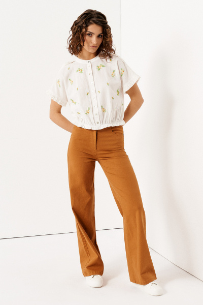 Белая укороченная блузка из хлопка с вышивкой и оборками Панда 131640w белый - фото 3