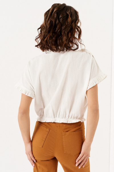 Белая укороченная блузка из хлопка с вышивкой и оборками Панда 131640w белый - фото 6