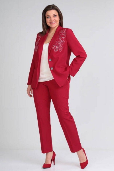 Костюм из красного текстиля: жакет и брюки с вышивкой Takka Plus 23-165 - фото 1