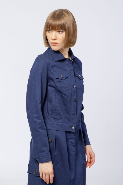 Демисезонная куртка из хлопка и текстиля с поясом Individual design 19229 темно-синий - фото 3
