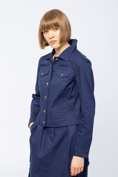 Демисезонная куртка из хлопка и текстиля с поясом Individual design 19229 темно-синий - фото 2