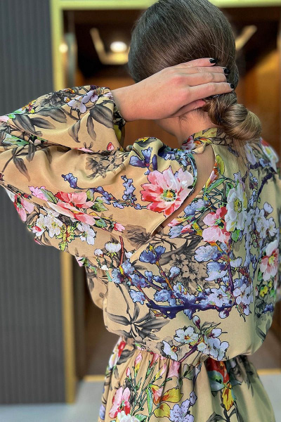 Демисезонное бежевое шифоновое платье с принтом Pavlova 151 цветы - фото 5