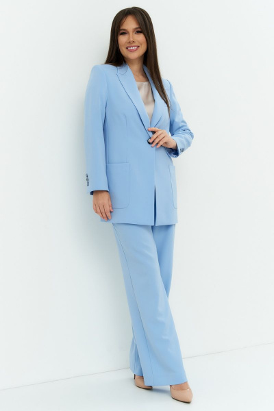 Деловой комплект жакет, блуза и брюки из костюмной ткани Магия моды 2209 голубой - фото 3