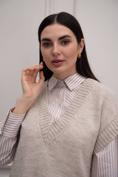 Бежевый вязаный жилет с разрезами по бокам Femme & Devur 30428 1.29F(170) - фото 4