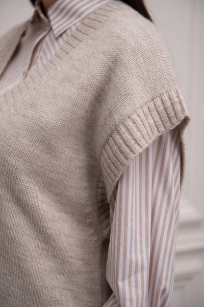 Бежевый вязаный жилет с разрезами по бокам Femme & Devur 30428 1.29F(170) - фото 3