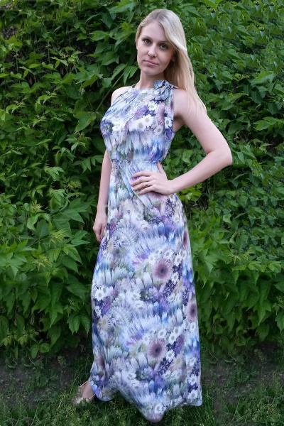 Длинное трикотажное платье с декоративными складками Tensi 179 пестрый+ромашки - фото 1