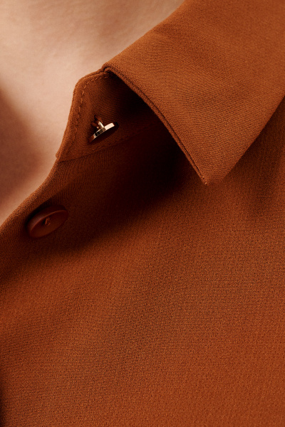 Лаконичное платье прямого кроя с патой и разрезами Панда 47781z горчичный - фото 4