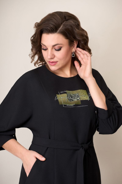 Платье VOLNA 1271 черный/принт-лилово-гочично-желтый - фото 4