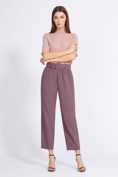 Брюки капри из костюмной ткани с эластичной тесьмой EOLA 2369 слива - фото 4
