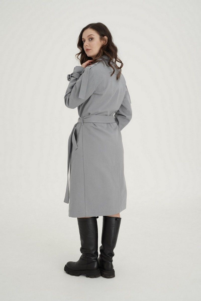 Демисезонный серый плащ на подкладке с капюшоном и поясом LadisLine 1419 серо-голубой - фото 7