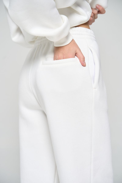 Белый спортивный костюм с укороченным худи и джоггерами RAWR 311 молочный.начес - фото 8