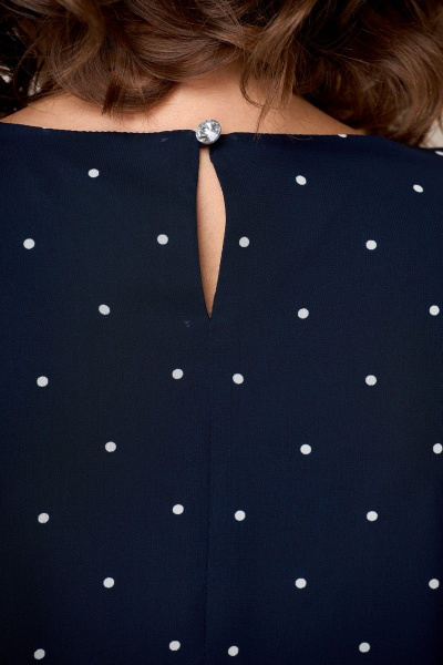 Платье шифоновое в горошек приталенное с воланами и пуговицей Moda Versal П2328 т.синий_горох - фото 7