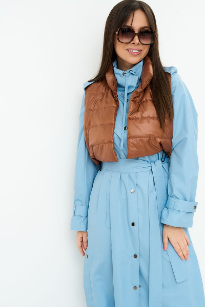 Демисезонный комплект плащ и утепленный жилет Магия моды 2222 голубой-коричневый - фото 3