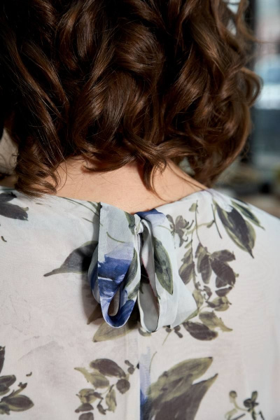 Платье прямое с диагональными подрезами и бантиком Moda Versal П2327 молочный - фото 7