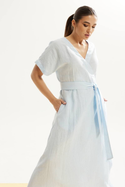 платье приталенное из льна с карманами и V-образным вырезом DAVA 145 голубой - фото 5