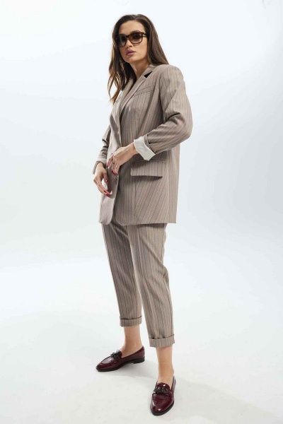 Коричневый костюм из текстиля с зауженными брюками и удлиненным жакетом Mislana С910 - фото 3