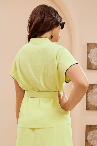 Дизайнерский костюм с контрастными кантами и съемным поясом Lissana 4649 желтый - фото 7