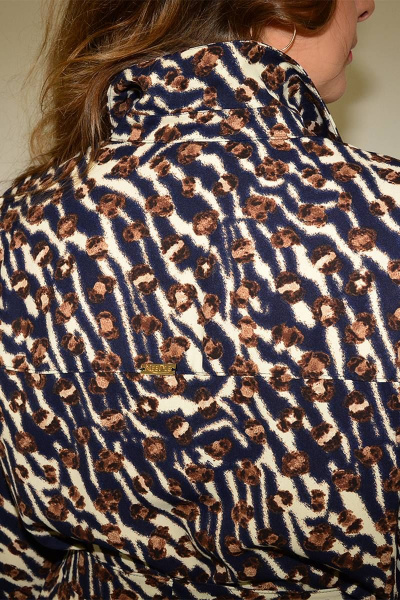 Демисезонное платье из принтованного текстиля с воланами и съемным поясом Needle 453 - фото 6