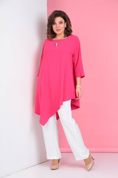 Летний комплект из свободной туники и прямых брюк LadisLine 1299 фуксия+белый - фото 4
