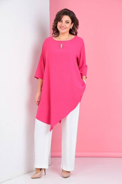 Летний комплект из свободной туники и прямых брюк LadisLine 1299 фуксия+белый - фото 3