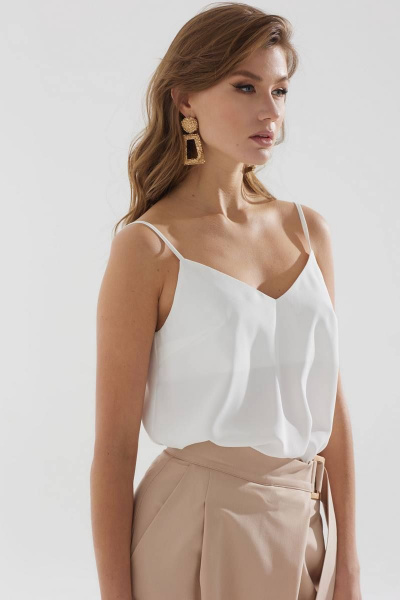 Белый топ на бретелях с фигурным вырезом из струящейся ткани Lyushe 3379 - фото 2