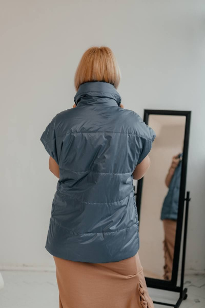 Синий стеганый жилет с капюшоном и утеплителем Стильная леди М-650 синий - фото 3