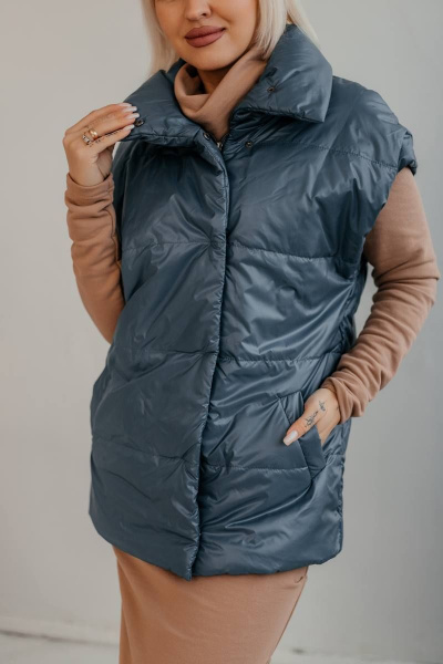 Синий стеганый жилет с капюшоном и утеплителем Стильная леди М-650 синий - фото 7