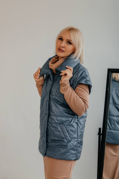 Синий стеганый жилет с капюшоном и утеплителем Стильная леди М-650 синий - фото 2