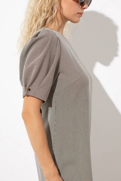 Платье на каждый день бежевое с вытачками и складками Femme & Devur 80160 1.32F(170) - фото 4