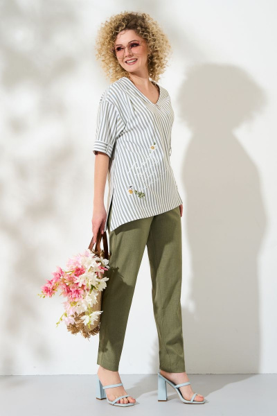 Льняной костюм из брюк и блузона с асимметричной молнией и карманами Euromoda 417 хаки-однотон - фото 4