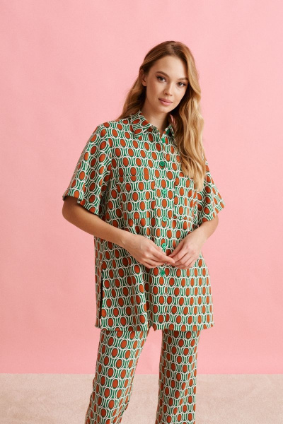 Летний комплект брюки и рубашка из трикотажа с принтом ANNETE A4130/1 - фото 6