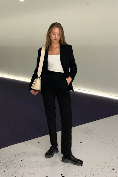 Черные прямые брюки из текстиля с карманами i3i Fashion 600/1 черный - фото 1