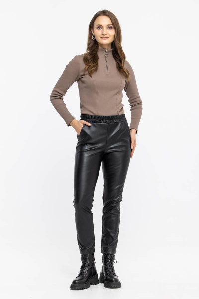 Демисезонные бежевые брюки из экокожи для делового образа Domna 12108 черный(170) - фото 5