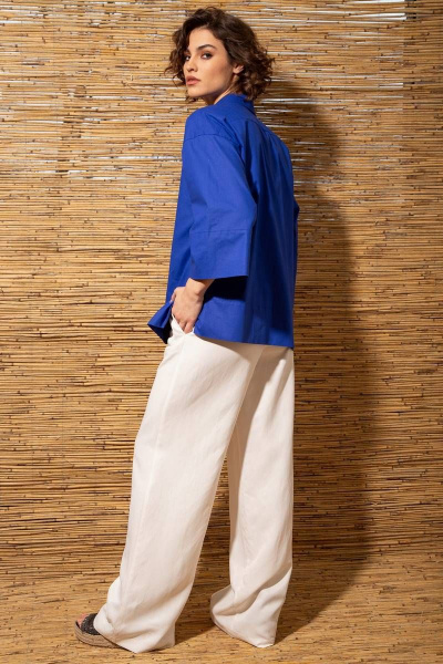 Синяя рубашка свободного кроя с кокеткой и разрезами Nova Line 20702 ультрамарин - фото 4