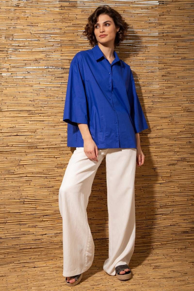 Синяя рубашка свободного кроя с кокеткой и разрезами Nova Line 20702 ультрамарин - фото 3