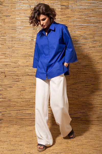 Синяя рубашка свободного кроя с кокеткой и разрезами Nova Line 20702 ультрамарин - фото 2