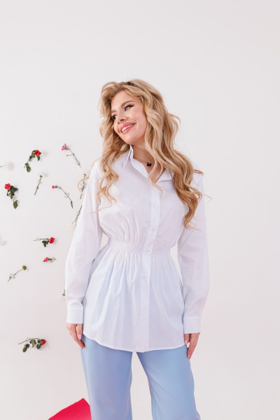 Стильная хлопковая рубашка с резинкой и рукавами-колоколами NikVa 354 белый - фото 4