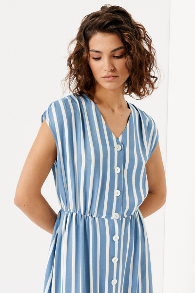 Легкое сарафанное платье из вискозы с пуговицами и карманами Панда 138180w голубой - фото 3