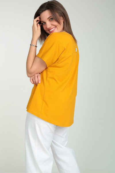 Футболка с открытыми плечами и декоративным узором Bliss 8179 горчица - фото 3