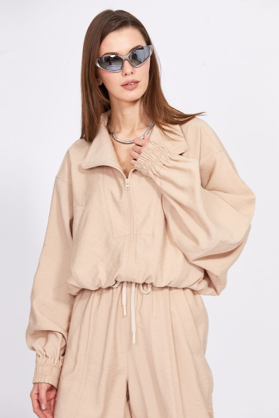 Брючный комплект из вискозы: куртка-кимоно и свободные брюки EOLA 2387 бежевый - фото 4