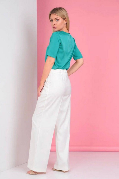 Белый деловой костюм из текстиля: жакет и брюки со складками Takka Plus 23-177 молочный - фото 5